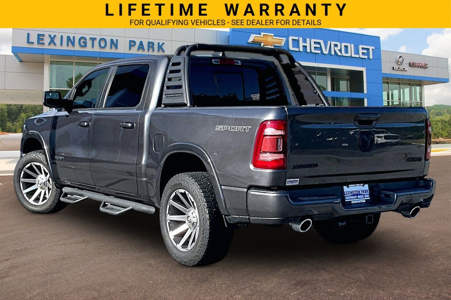 2021 RAM 1500 Laramie Crew Cab 4x4 5'7" Box