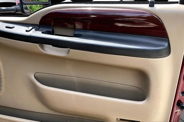 2005 Ford Super Duty F-350 DRW Lariat