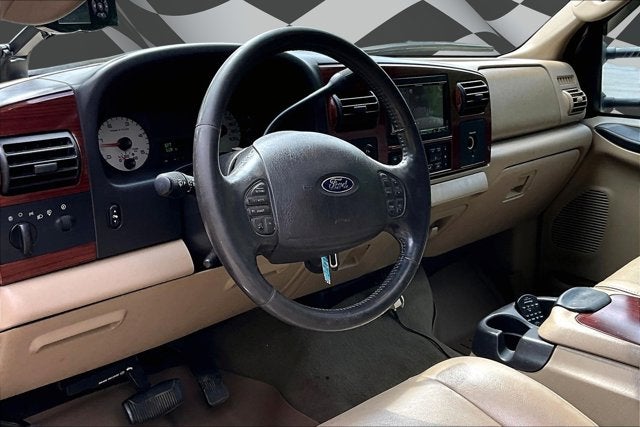 2005 Ford Super Duty F-350 DRW Lariat