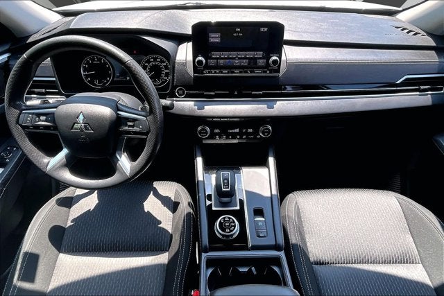 2022 Mitsubishi Outlander ES