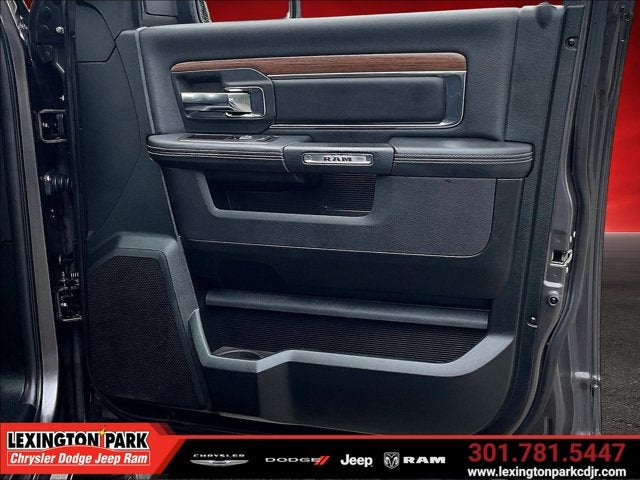 2018 RAM 1500 Laramie Crew Cab 4x4 5'7' Box