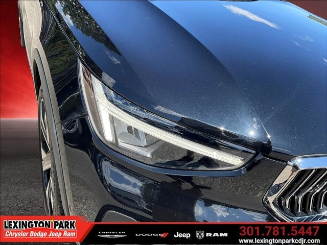 2023 Volvo XC40 B5 Ultimate Bright Theme