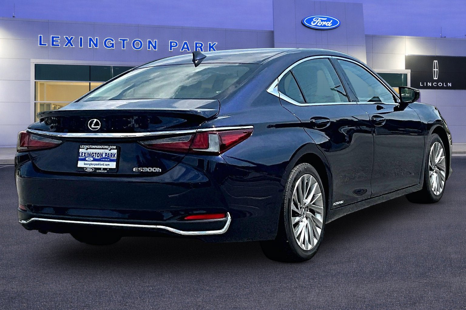 2019 Lexus ES ES 300h Luxury