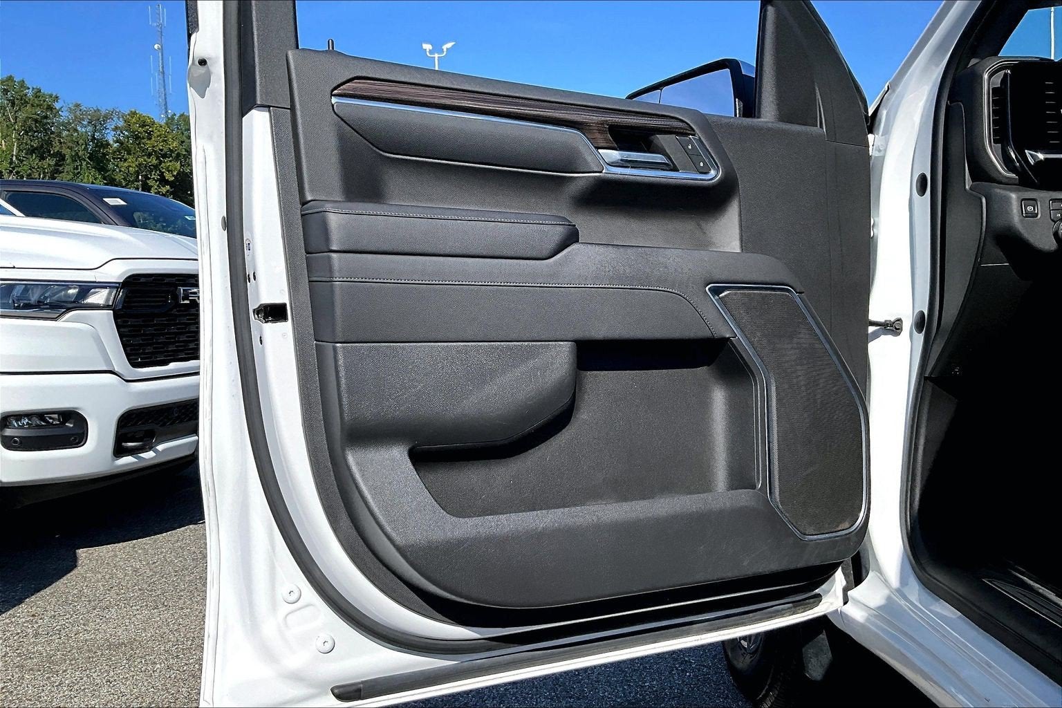 2023 Chevrolet Silverado 1500 4WD Crew Cab Short Bed LT with 2FL