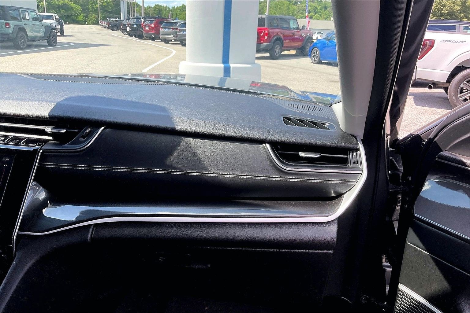2022 Jeep Grand Cherokee L Laredo