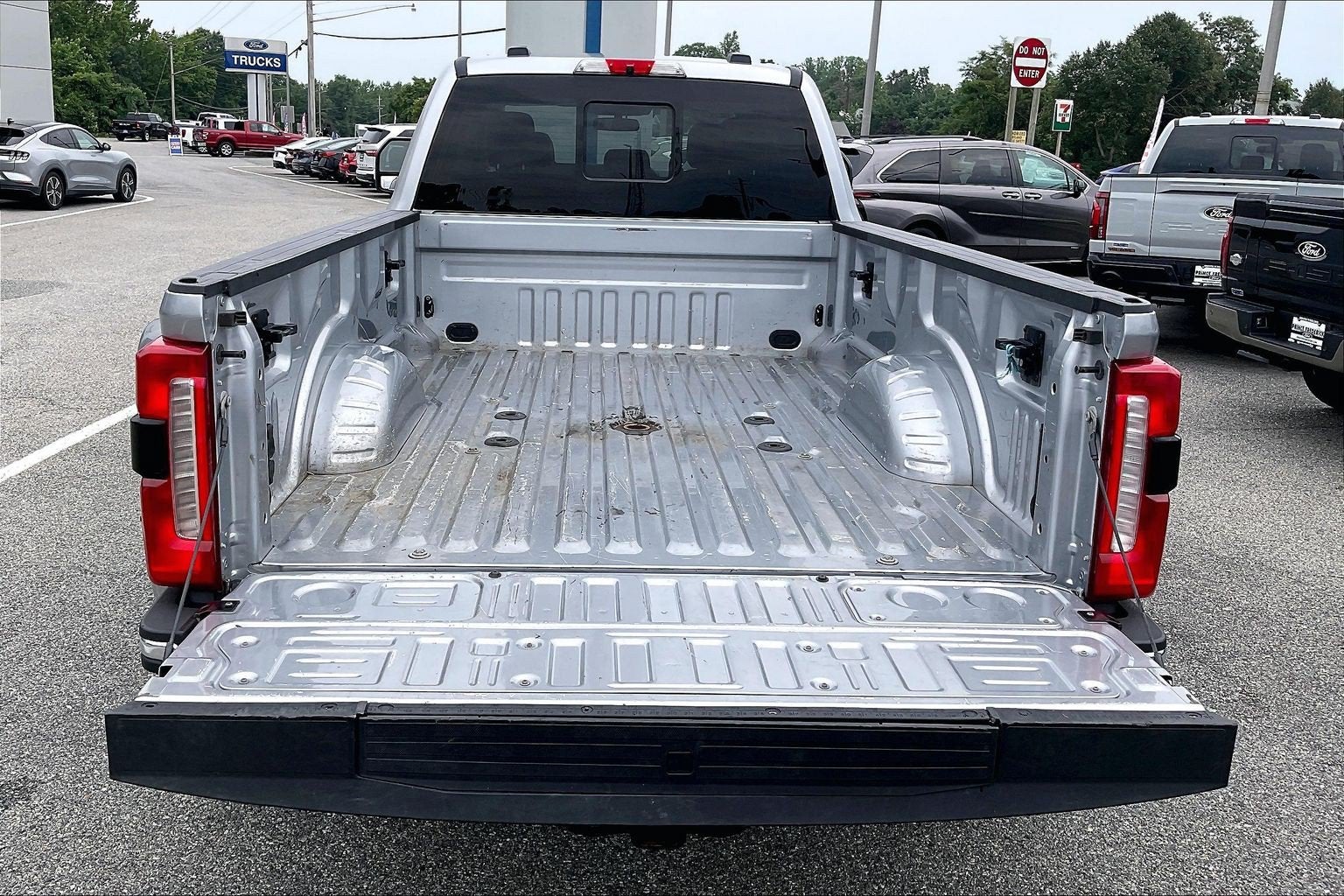 2023 Ford Super Duty F-450 DRW LARIAT
