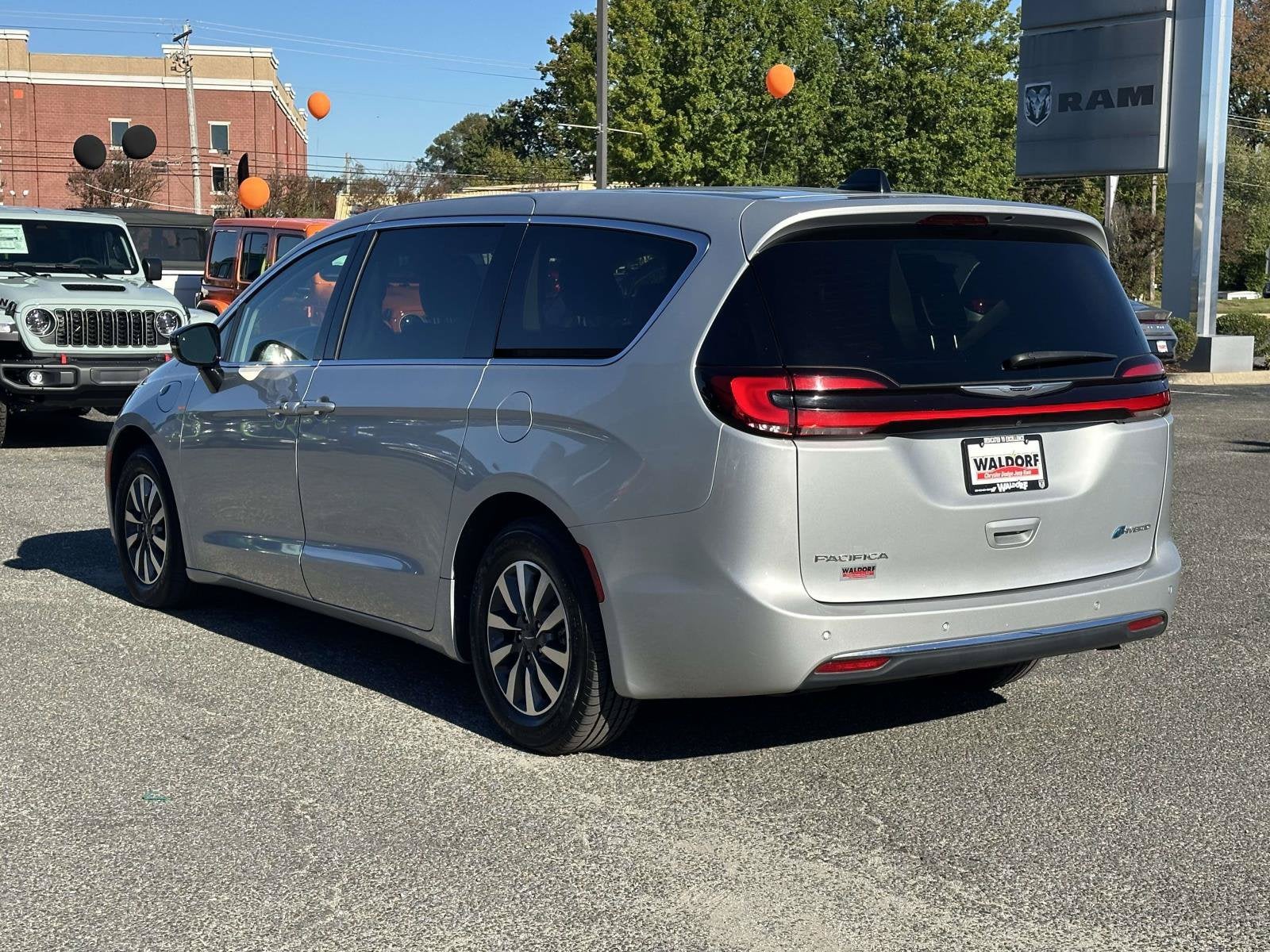 2024 Chrysler Pacifica Hybrid Select