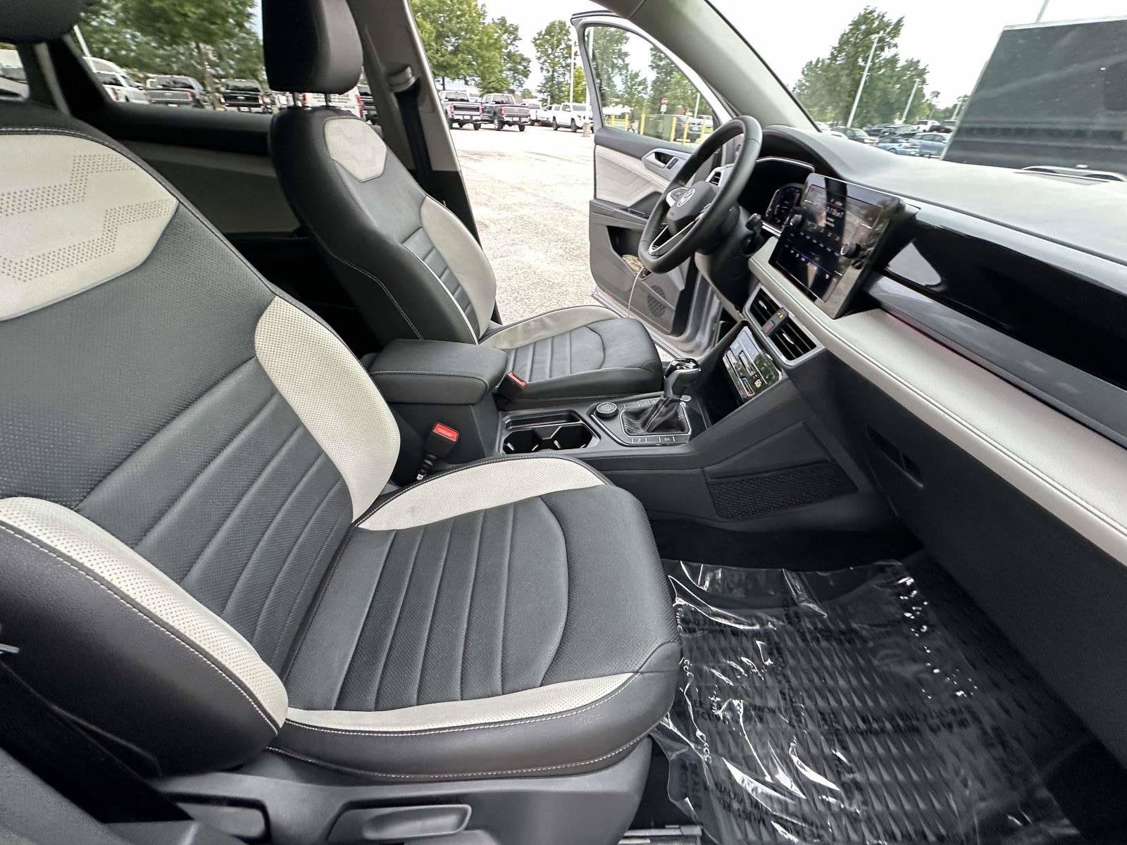 2025 Volkswagen Taos SEL