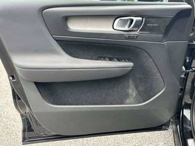 2023 Volvo XC40 Ultimate Bright Theme