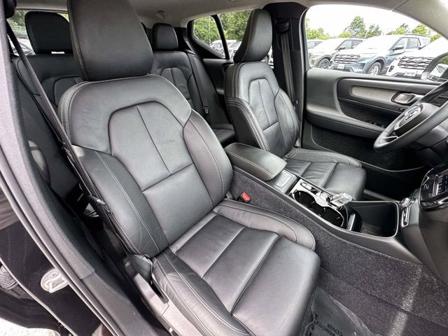 2023 Volvo XC40 Ultimate Bright Theme
