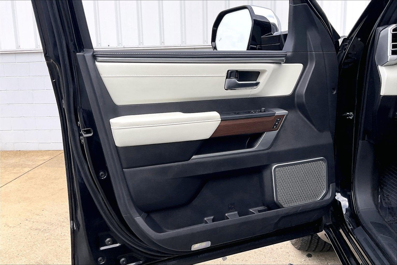 2024 Toyota Tundra i-FORCE MAX Capstone Hybrid