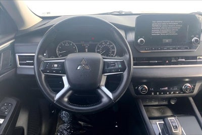 2022 Mitsubishi Outlander SE