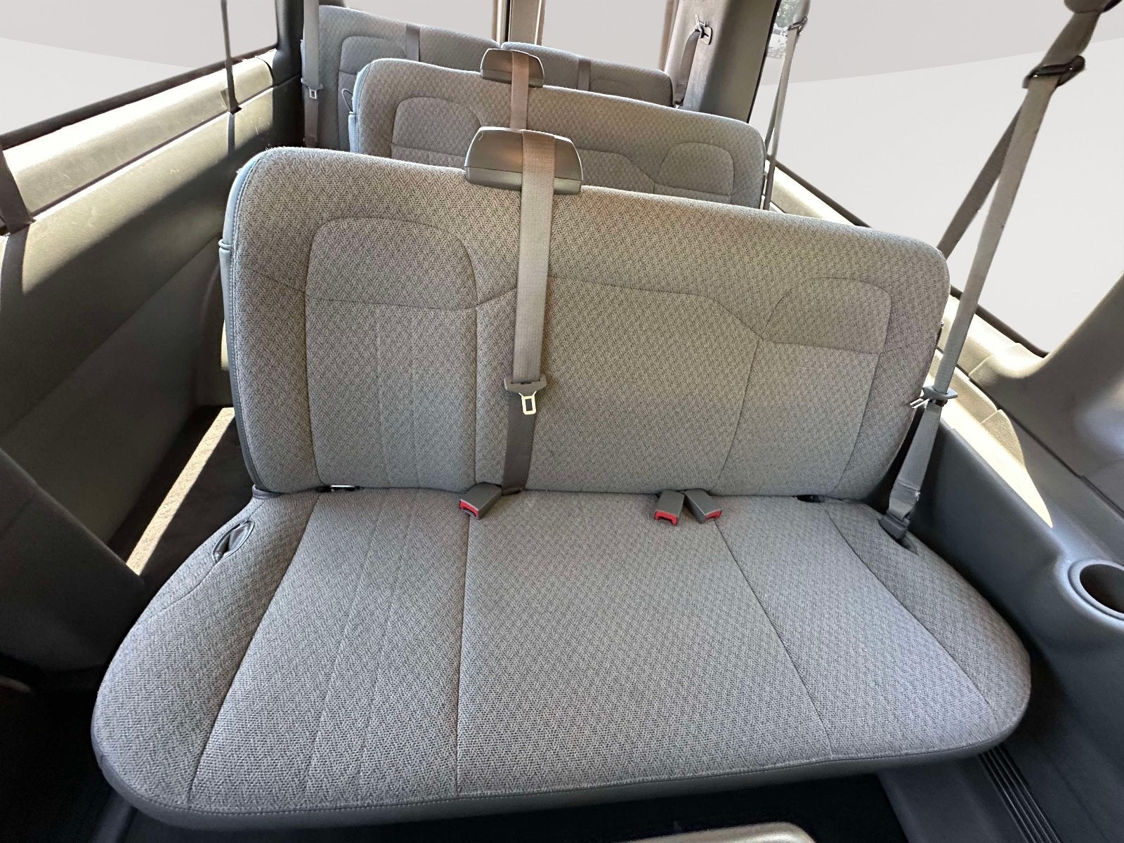 2025 Chevrolet Express Passenger 1LT