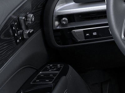 2025 Cadillac LYRIQ Luxury 2