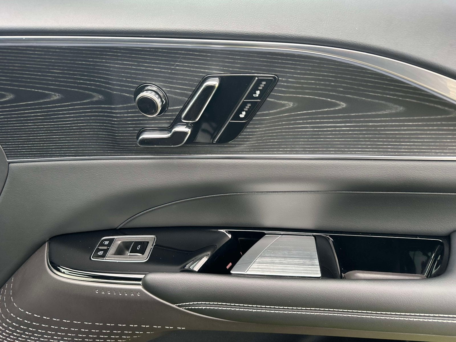 2024 Cadillac LYRIQ Sport 1