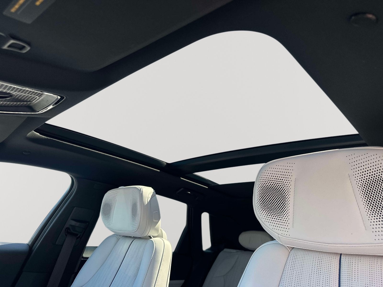 2024 Cadillac LYRIQ Sport 2