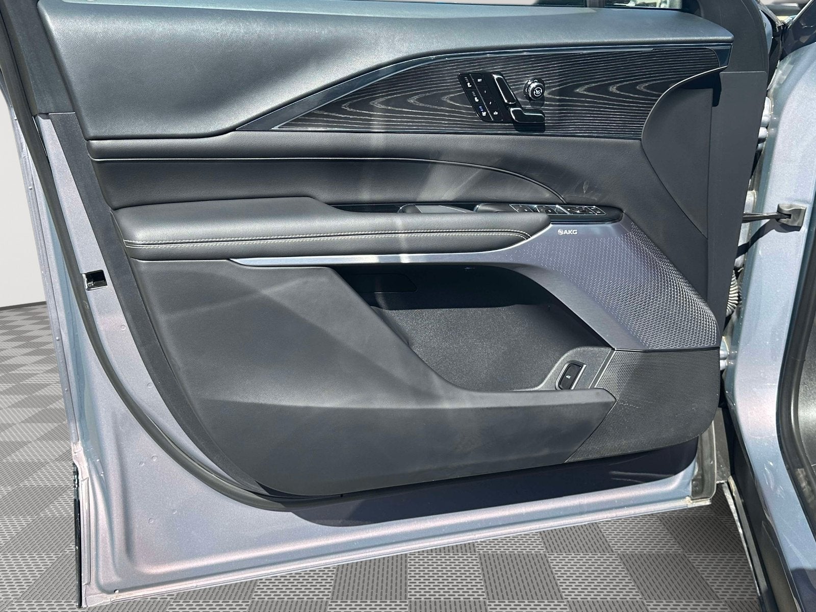 2024 Cadillac LYRIQ Sport 2