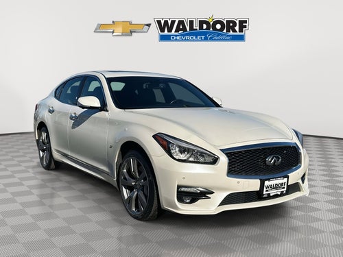 2017 INFINITI Q70 3.7