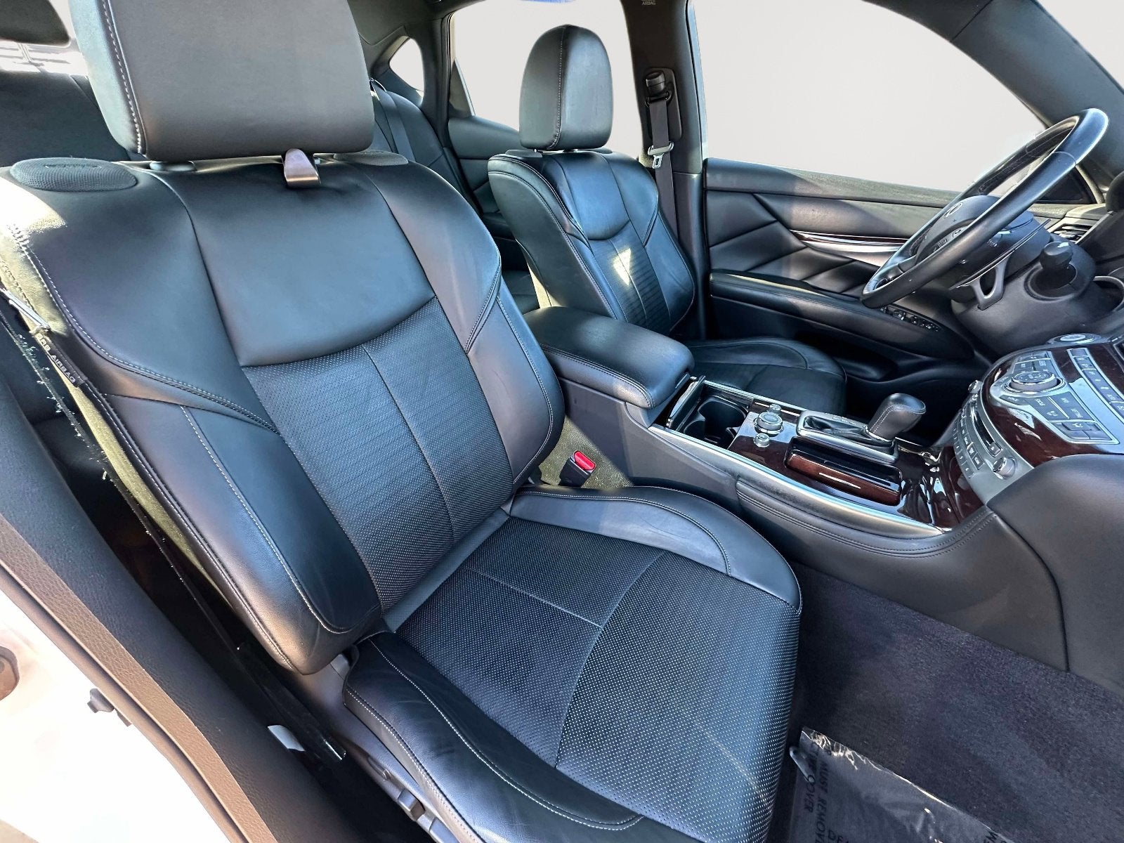 2017 INFINITI Q70 3.7