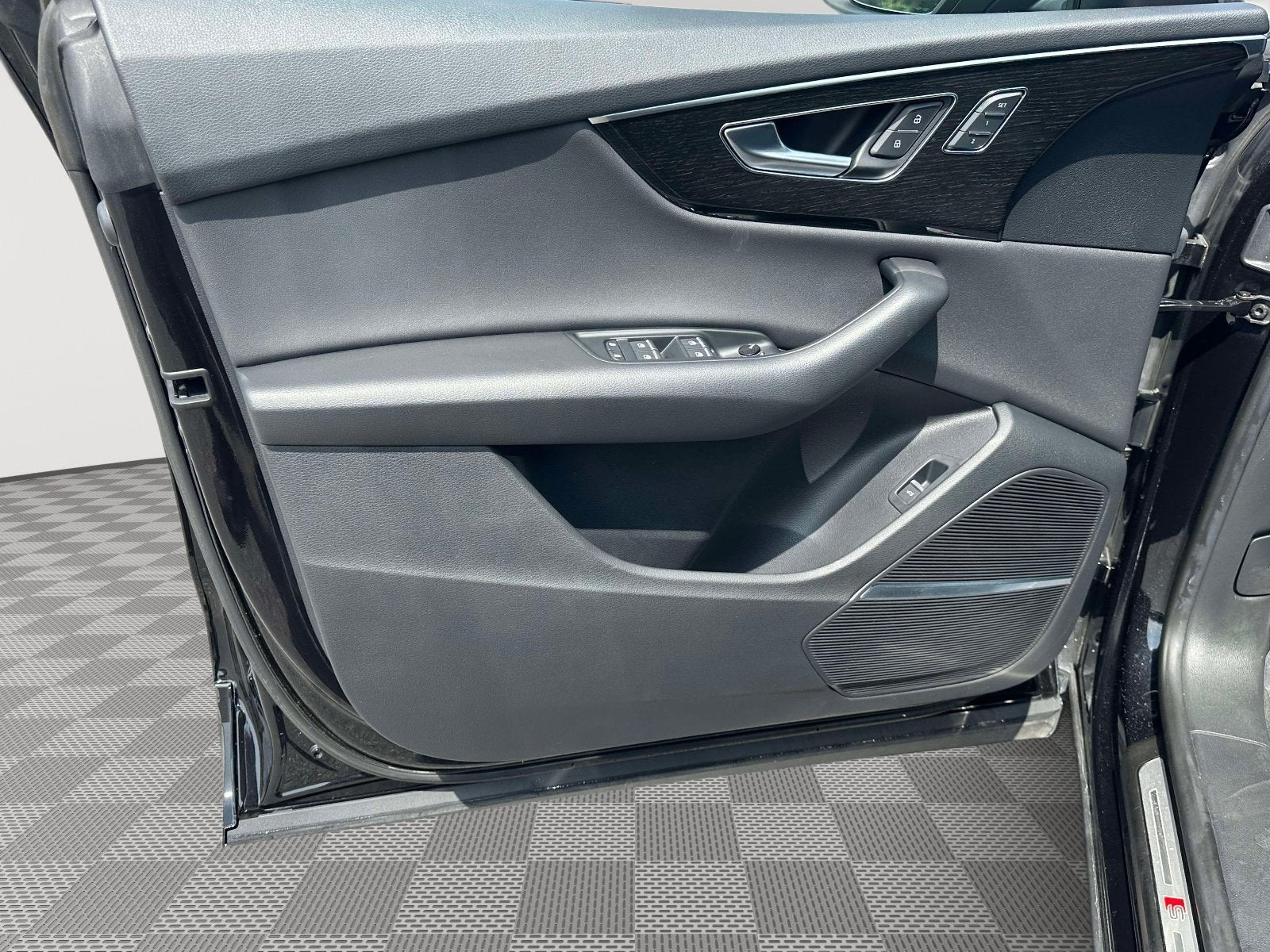 2020 Audi Q8 Premium Plus