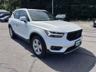 2022 Volvo XC40 Momentum